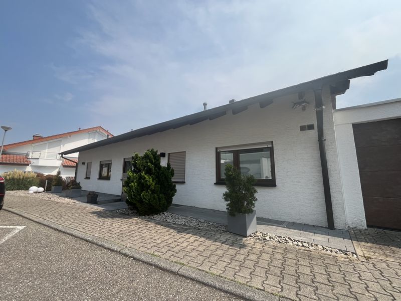 Souterrain-Zweizimmer-Einliegerwohnung mit eigenem Balkon und Weitblick in Bestlage von Pforzheim